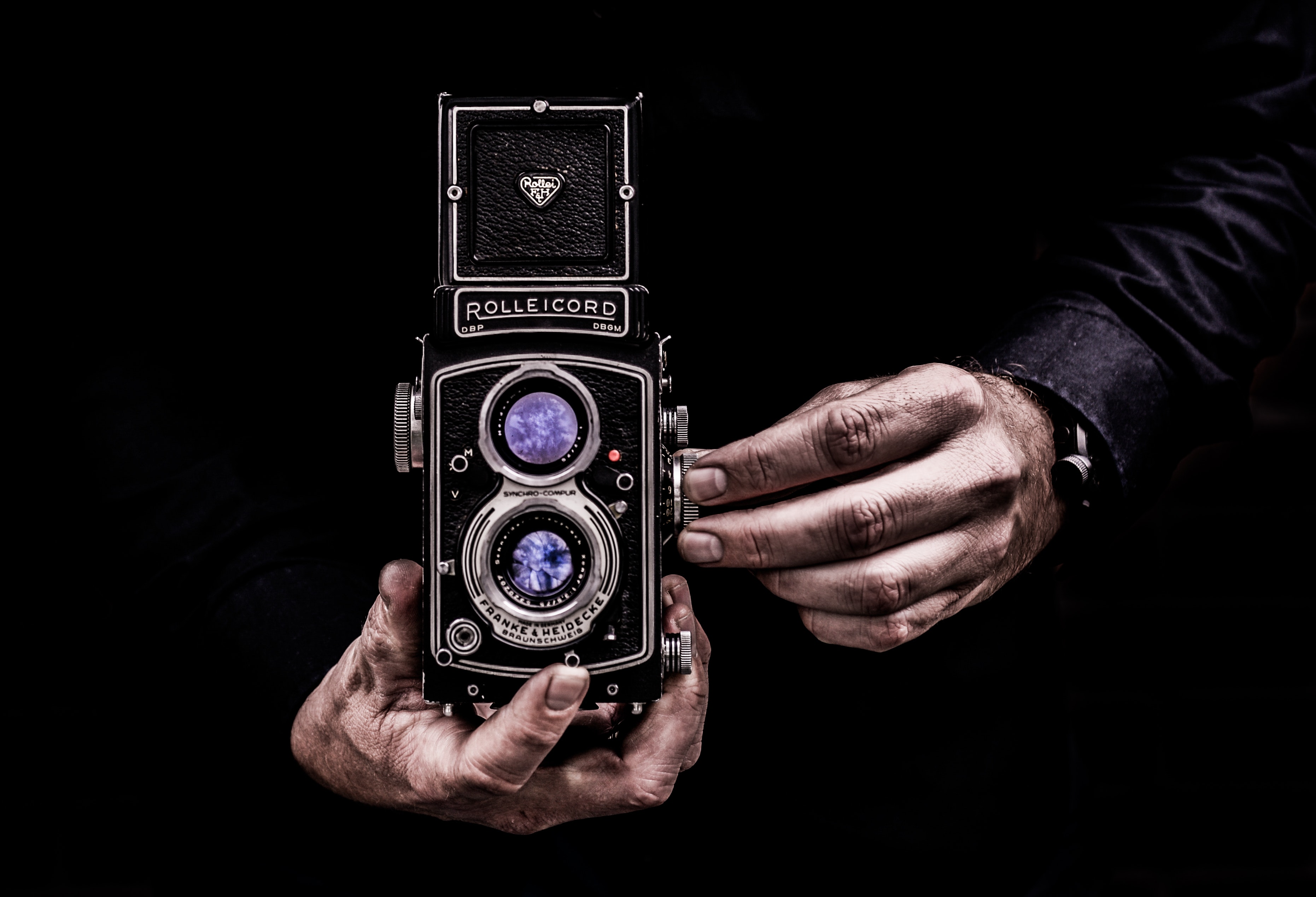analog-antique-aperture-1005332 analog-antique-aperture-1005332